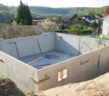 Habitable cellar or service cellar